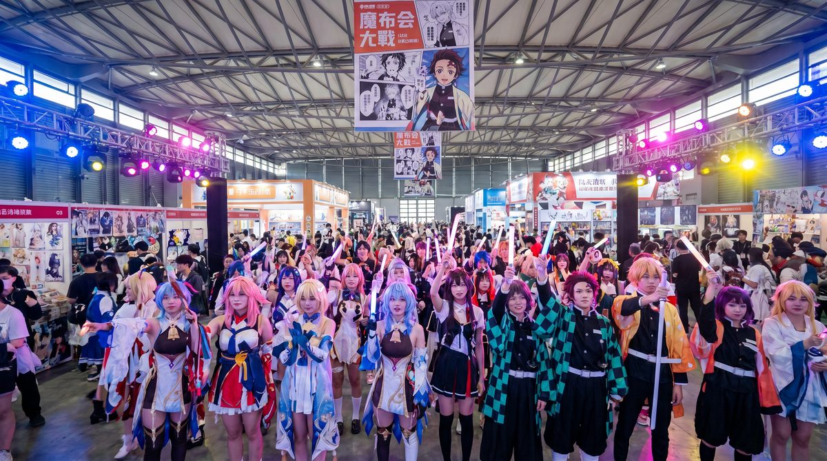 17c一起草动漫cosplay视频